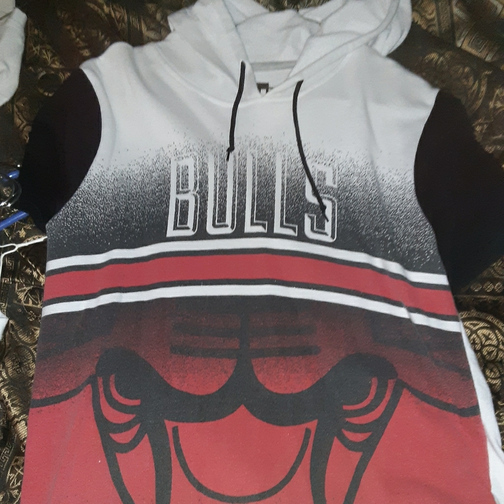 Bulls hoodie shirt